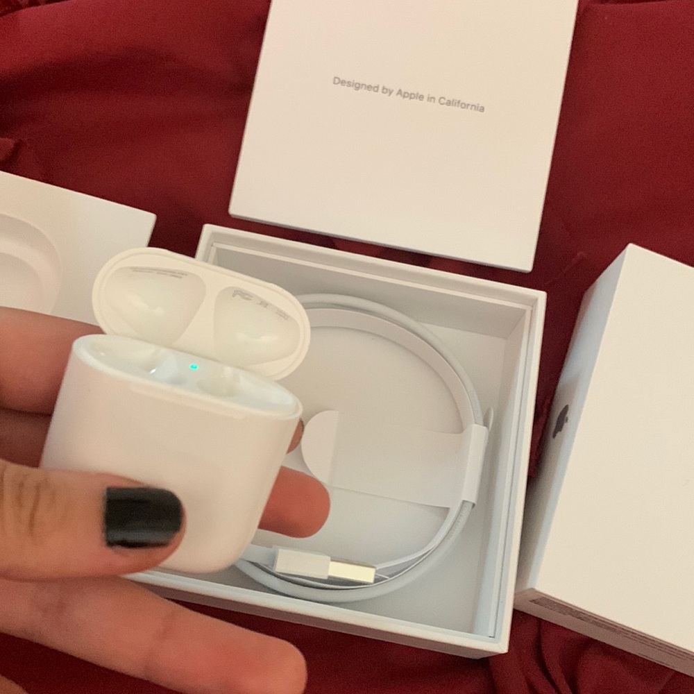 Apple AirPods Wired Charging Case (2nd Gen)